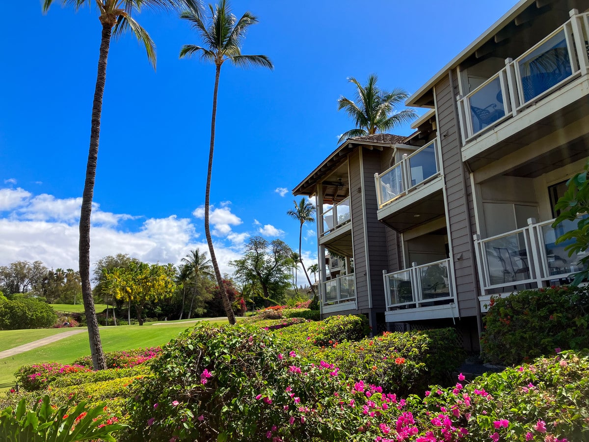 Grand Champions Villas buildings beside the Wailea Blue golf course
